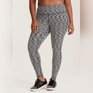 Torrid Black and Gray Patterned Leggings